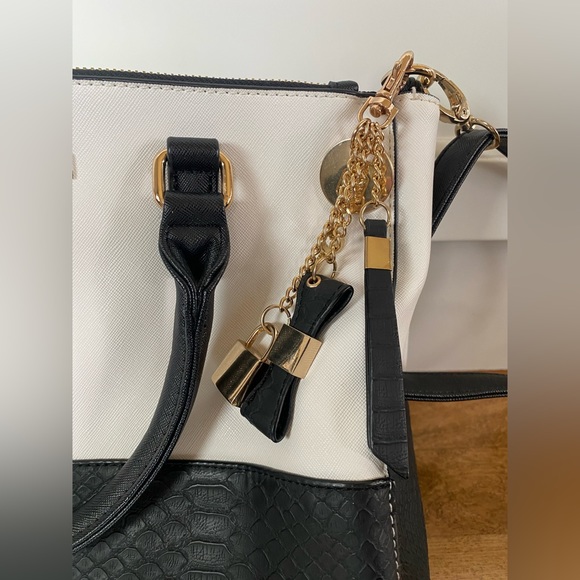 5/$50 🌷🌼🌿 CALL IT SPRING Large Crossbody Purse - Picture 6 of 15